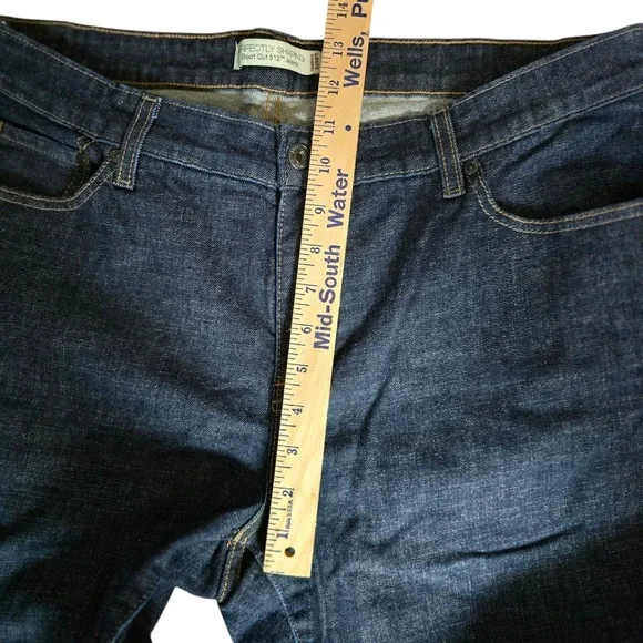 Levis 512 Perfectly Shaping Bootcut Jeans Womens 20W Medium Dark Wash Blue Denim - Picture 4 of 8